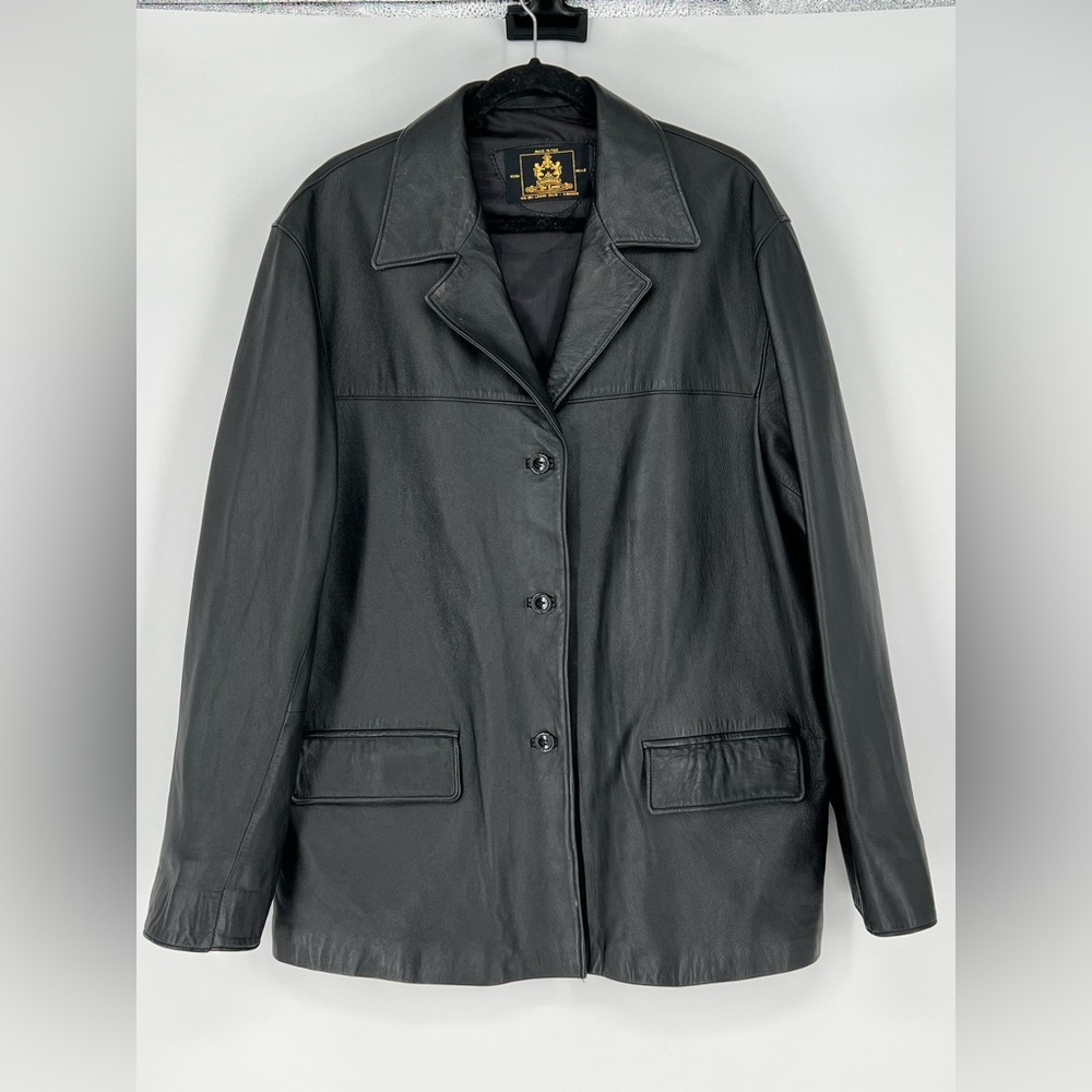 Italian vintage black leather blazer or car coat, a true‎ classic